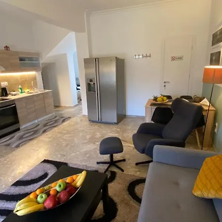 Golden Apartment *